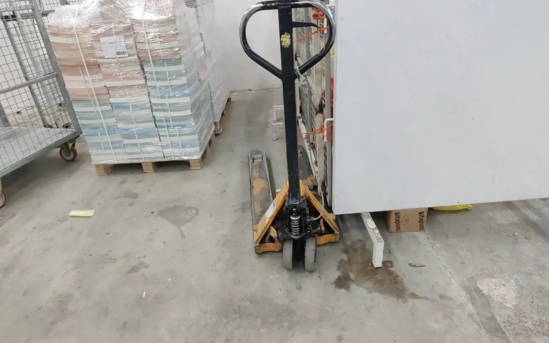 What Are Hand Operated Pallet Trucks and How Do They Work in 2025